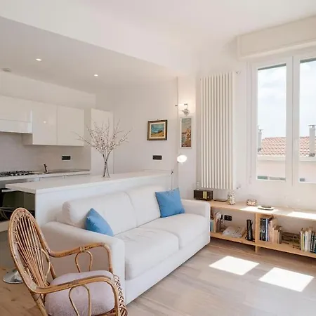 Sea View - 2 Bedrooms *