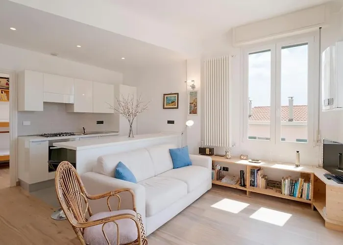 Sea View - 2 Bedrooms *